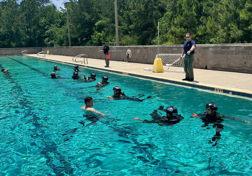 DVIDS - Images - Semester 25-4 Riverine Float Test [Image 3 of 7]