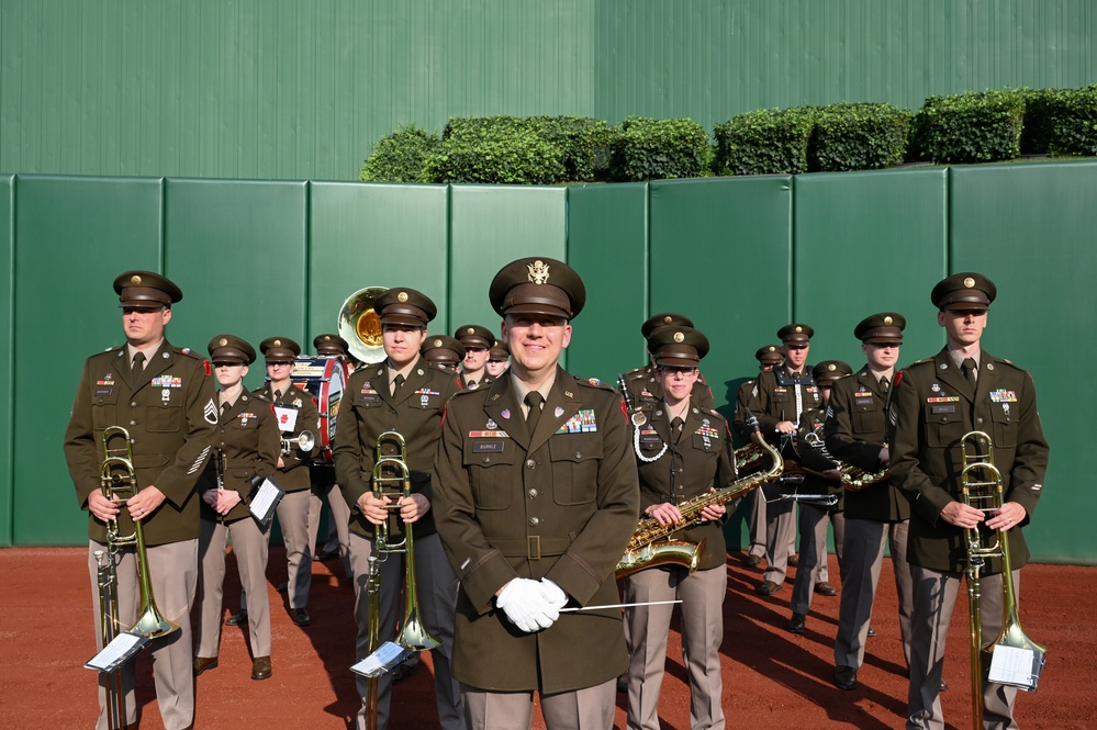 Maj. Gen. Pippy delivers Oath of Enlsitement at PNC Park