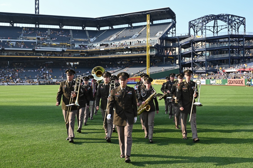 Maj. Gen. Pippy delivers Oath of Enlsitement at PNC Park