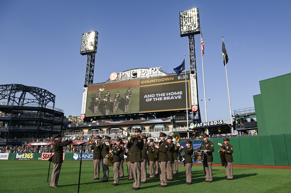 Maj. Gen. Pippy delivers Oath of Enlsitement at PNC Park
