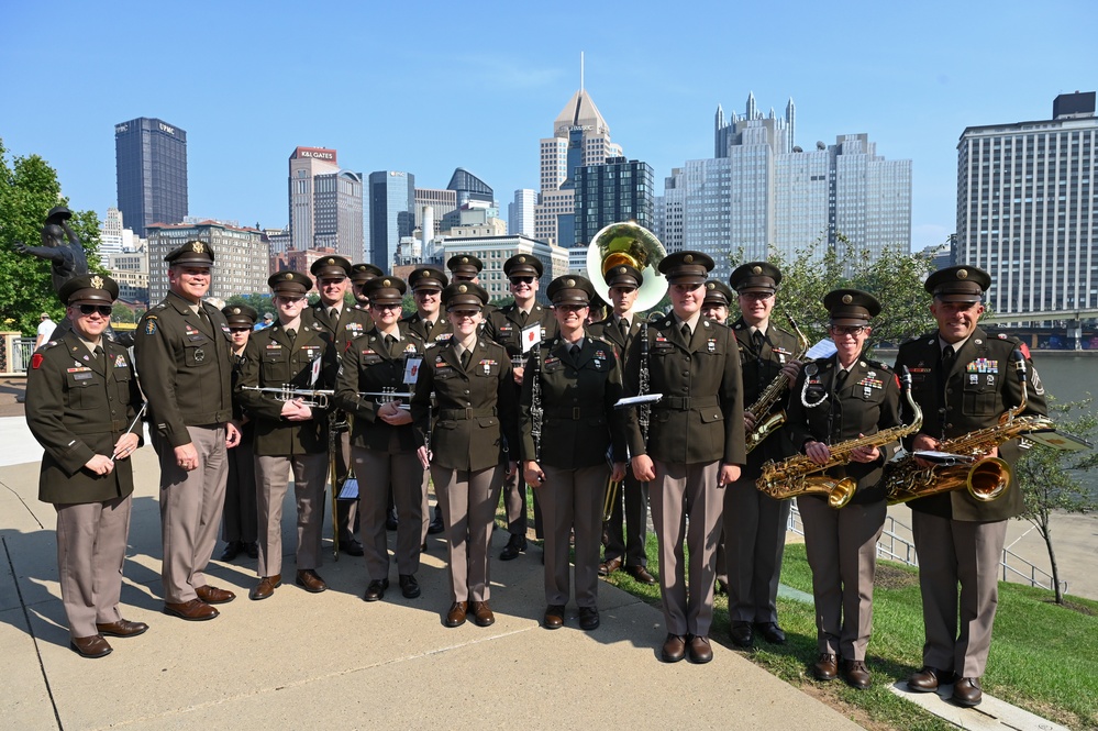 Maj. Gen. Pippy delivers Oath of Enlsitement at PNC Park