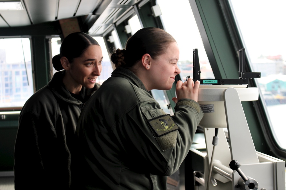 U.S. Navy Sailors visit the Fremm Normandie (D651)