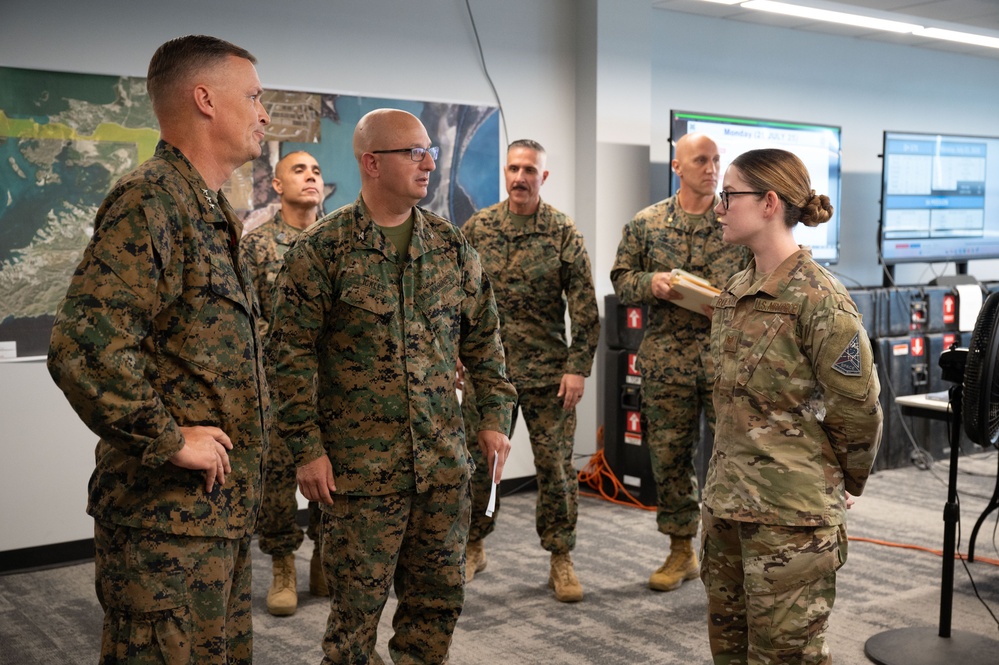 MARFORSOUTH command team  visits JTF-SG personnel