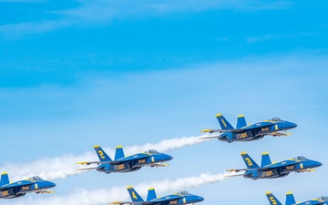 The Blue Angels’ conduct Winter Training in  El Centro