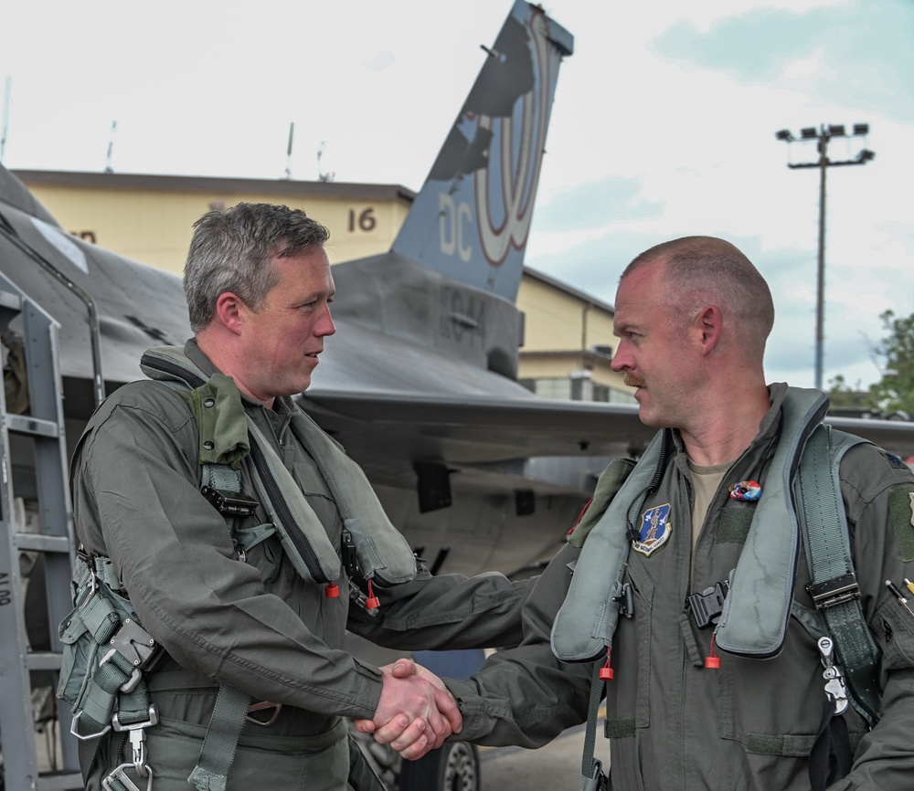 SECARMY flies with the DC Air National Guard