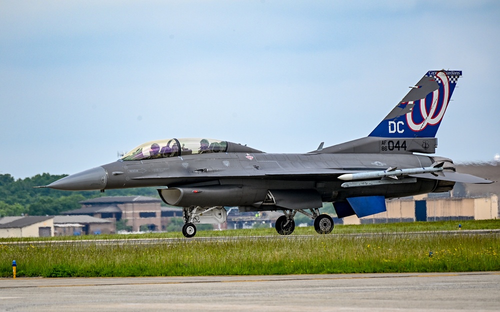 SECARMY flies with the DC Air National Guard