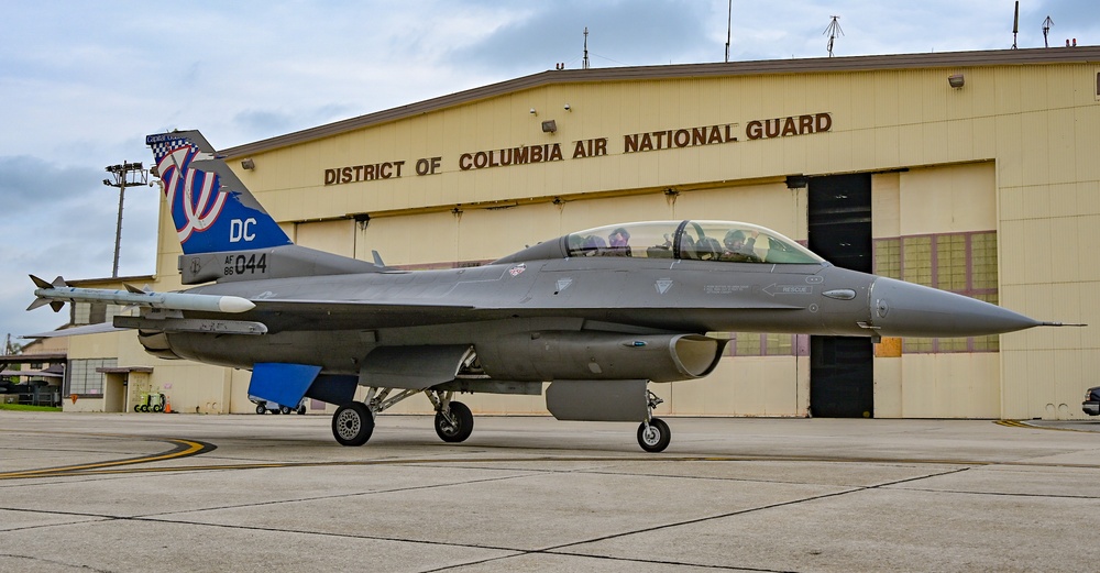 SECARMY flies with the DC Air National Guard