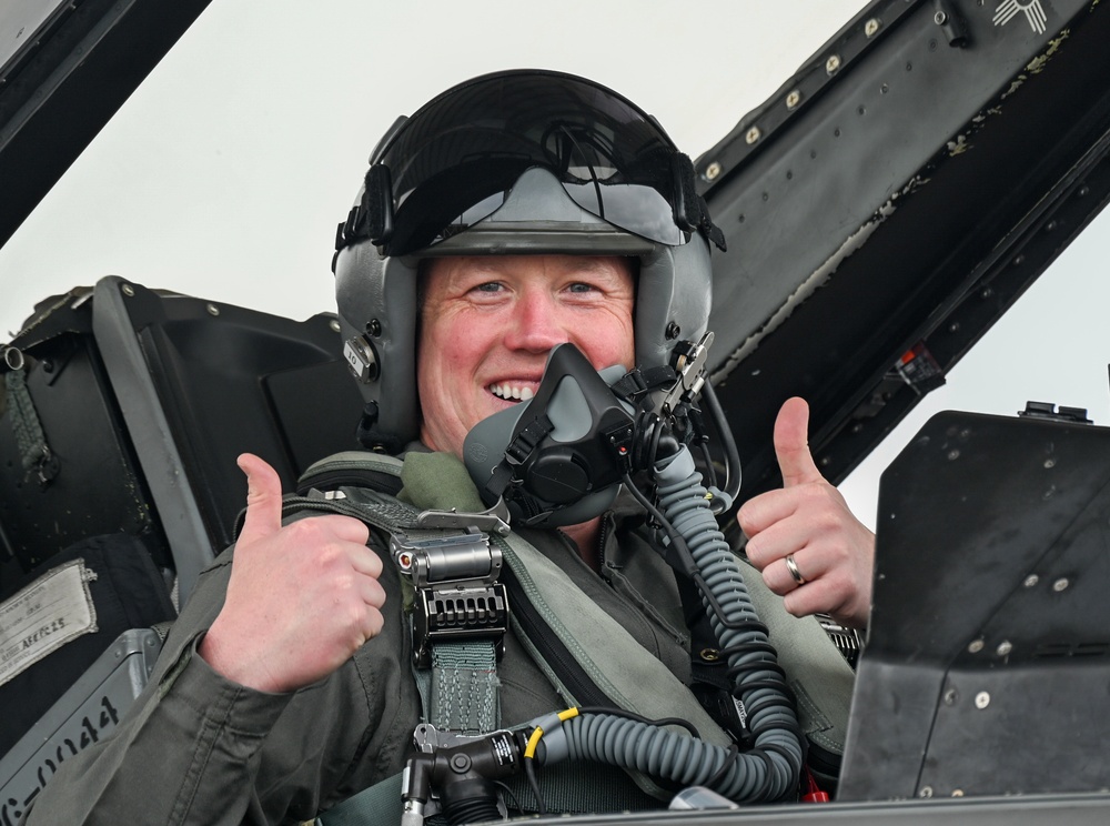 SECARMY flies with the DC Air National Guard