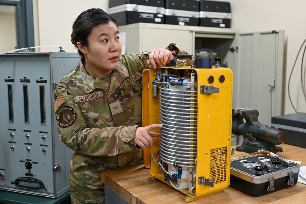 9th PSPTS inspects U-2 high altitude pressure suit ventilator