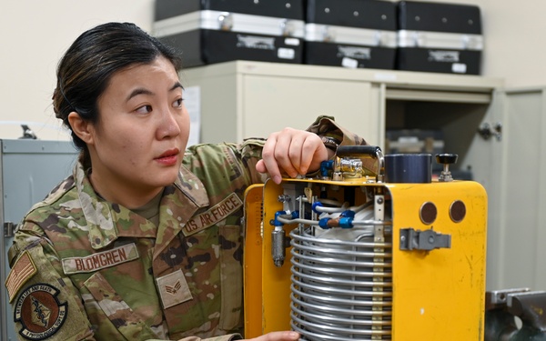 9th PSPTS inspects U-2 high altitude pressure suit ventilator