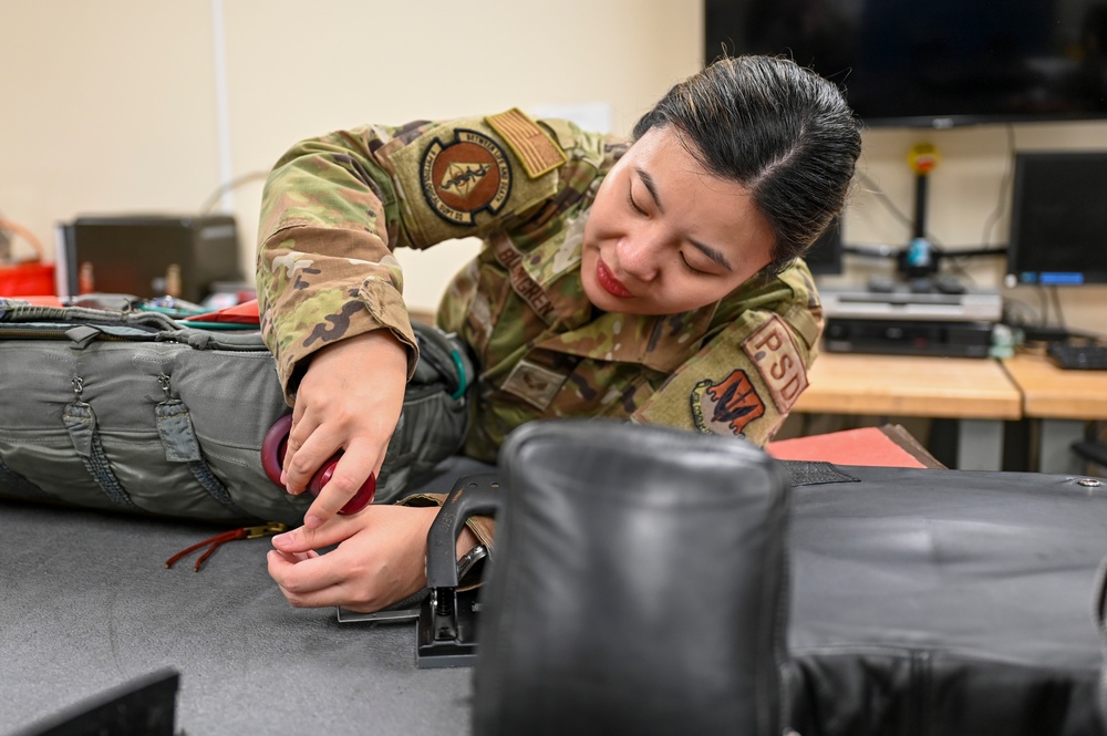 9th PSPTS inspects U-2 RQ225 parachute