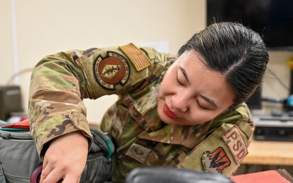 9th PSPTS inspects U-2 RQ225 parachute