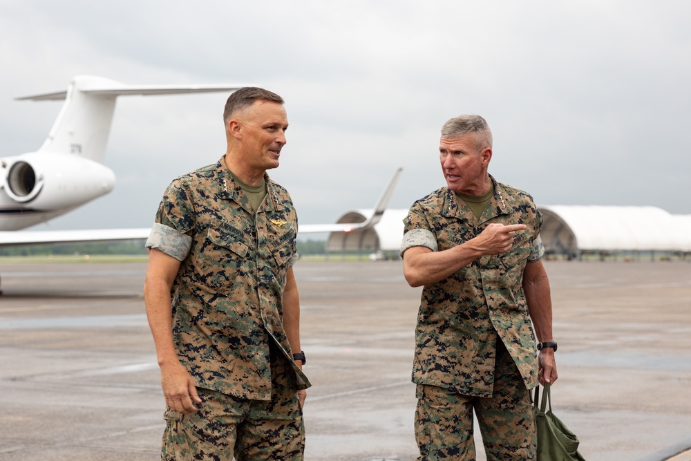 Commandant, Gen. Eric M. Smith visits MARFORRES &amp; MARFORSOUTH