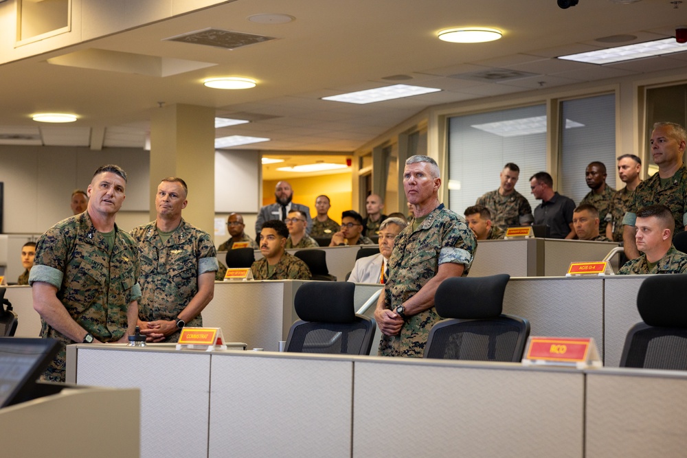 Commandant, Gen. Eric M. Smith visits MARFORRES &amp; MARFORSOUTH