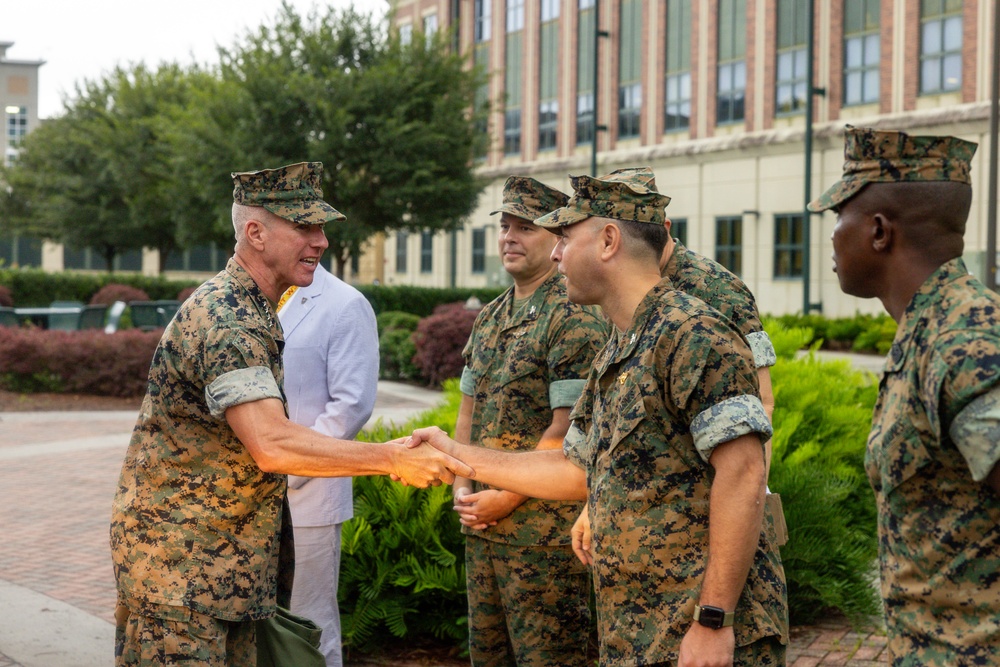 Commandant, Gen. Eric M. Smith visits MARFORRES &amp; MARFORSOUTH