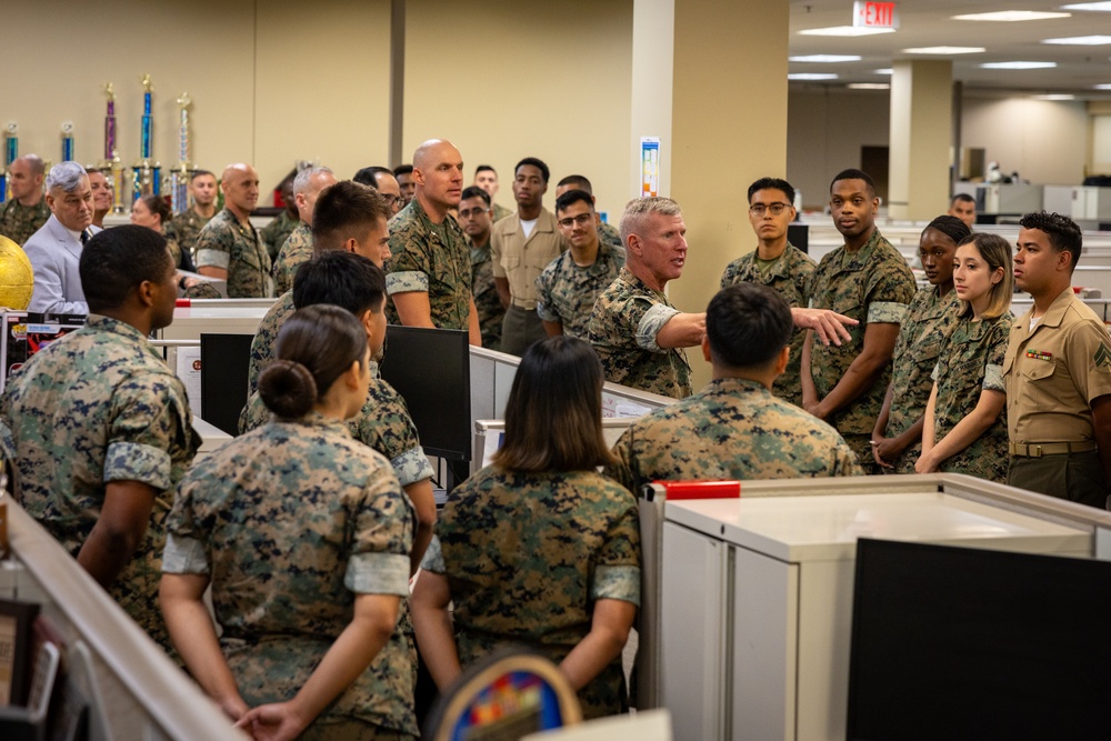 Commandant, Gen. Eric M. Smith visits MARFORRES &amp; MARFORSOUTH