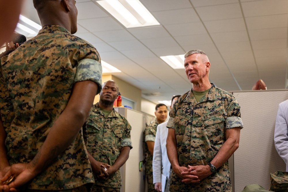 Commandant, Gen. Eric M. Smith visits MARFORRES &amp; MARFORSOUTH