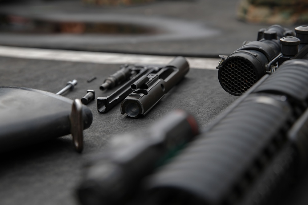 11th MEU Marines perform rifle maintenance