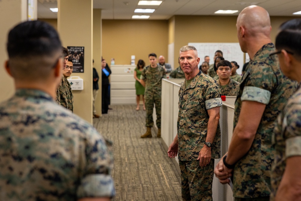 Commandant, Gen. Eric M. Smith visits MARFORRES &amp; MARFORSOUTH