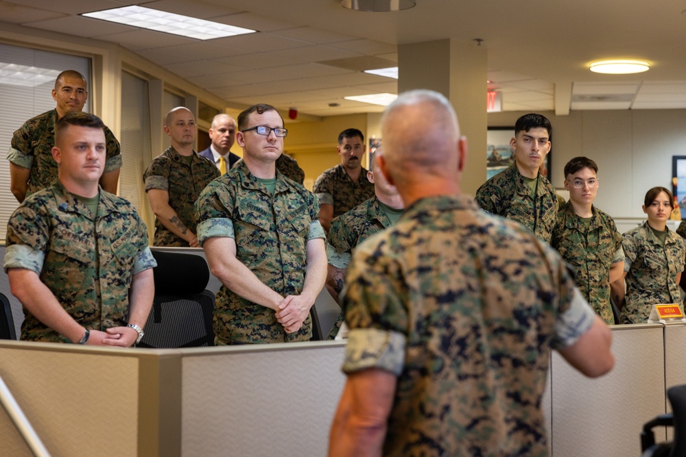 Commandant, Gen. Eric M. Smith visits MARFORRES &amp; MARFORSOUTH