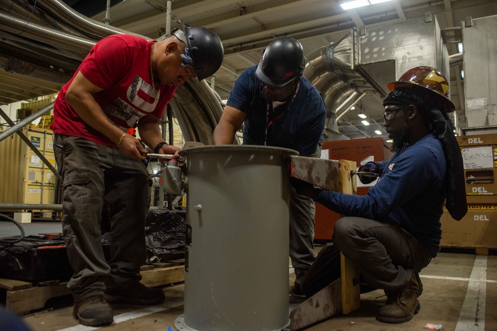 Contractors perform maintenance aboard USS Ronald Reagan