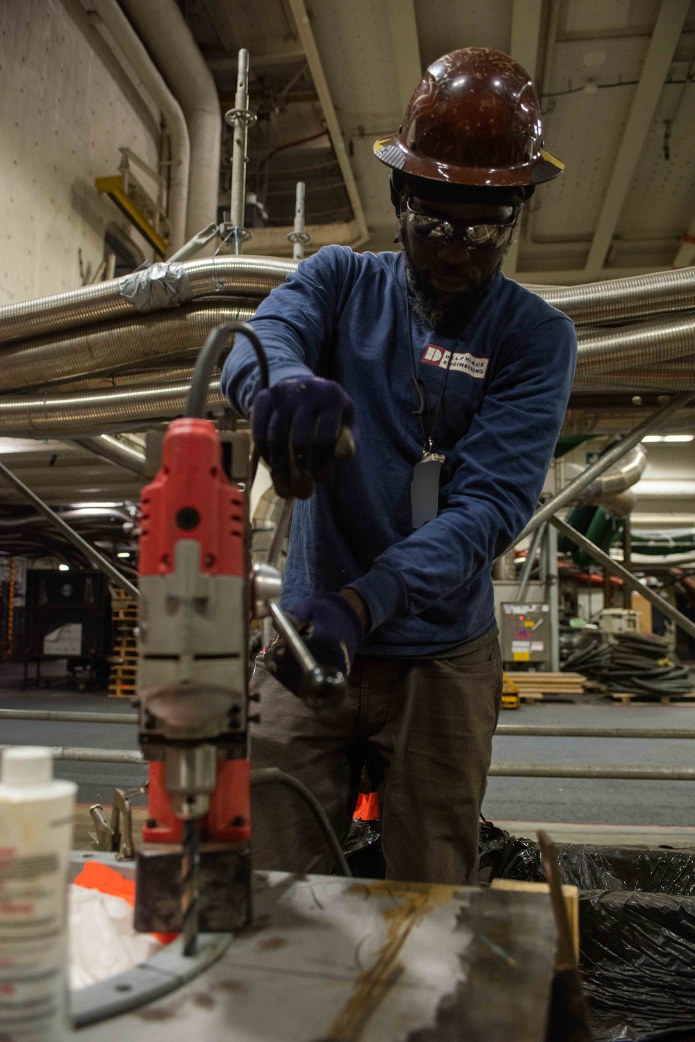 Contractors perform maintenance aboard USS Ronald Reagan