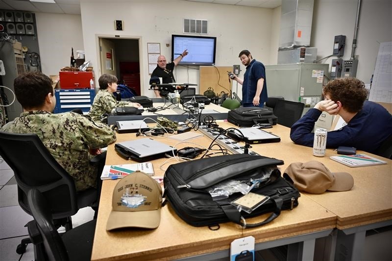 NIWC Atlantic Radio Techs Train Fleet Sailors on Hydra Radio