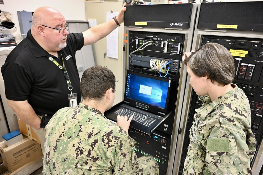 NIWC Atlantic Radio Techs Train Fleet Sailors on Hydra Radio