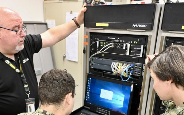 NIWC Atlantic Radio Techs Train Fleet Sailors on Hydra Radio