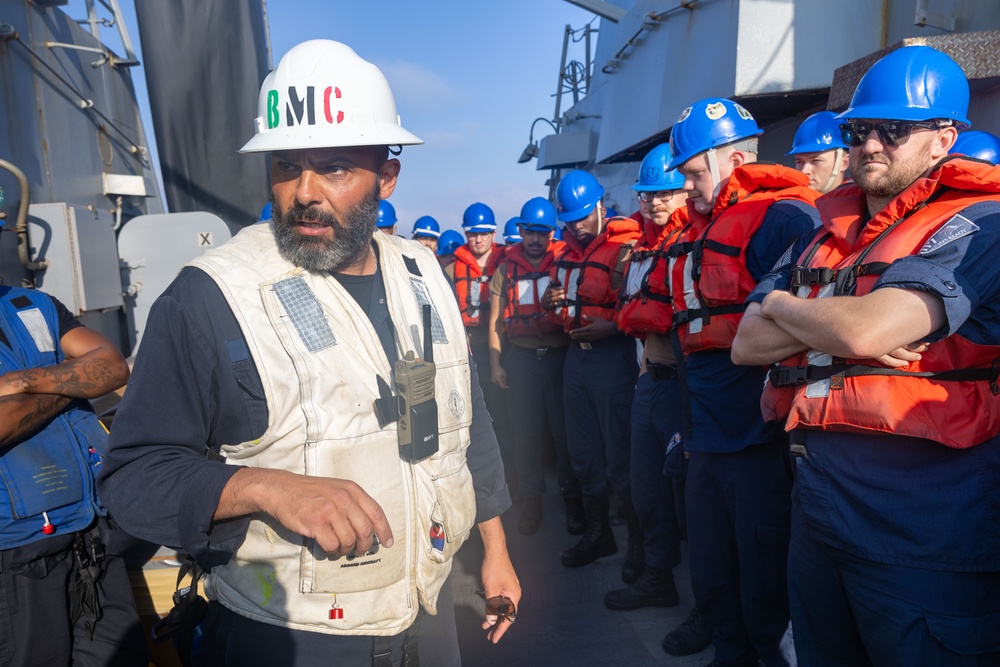 Paul Ignatius conducts RAS with USNS William McLean