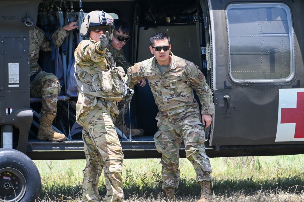 Total Force Medevac Training: Air Force Reservists Join Army OPERATION DUSTOFF VIGILANCE 2025