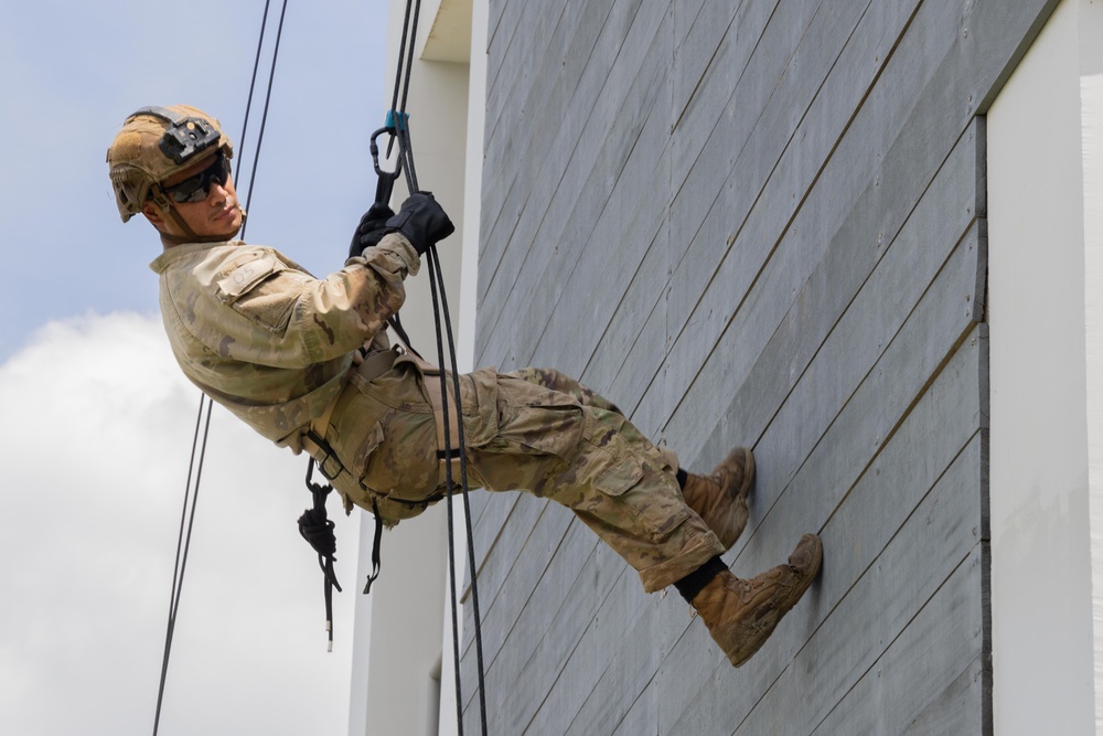 Salaknib 25 | JOTC Rappelling