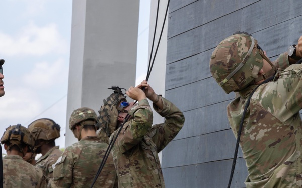 Salaknib 25 | JOTC Rappelling