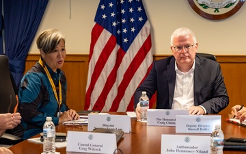 DFAT Meets With Director Of DKI APCSS