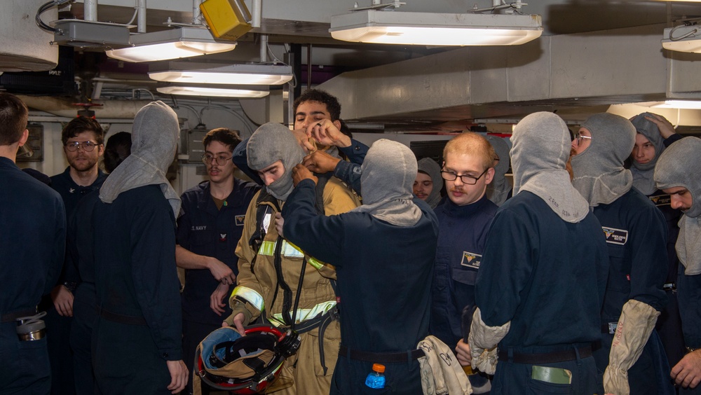 USS Carl Vinson (CVN 70) Conducts Routine Operations in the Philippine Sea