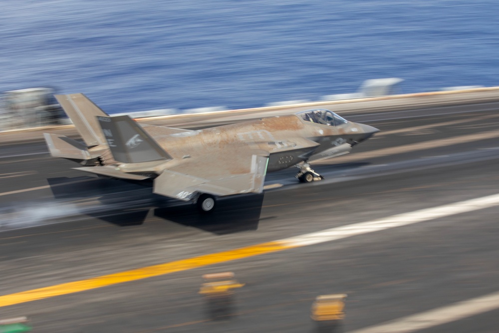 USS Carl Vinson (CVN 70) Conducts Routine Flight Operations in the Philippine Sea