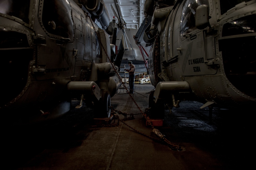 USS Carl Vinson (CVN 70) Conducts Routine Operations in the Philippine Sea