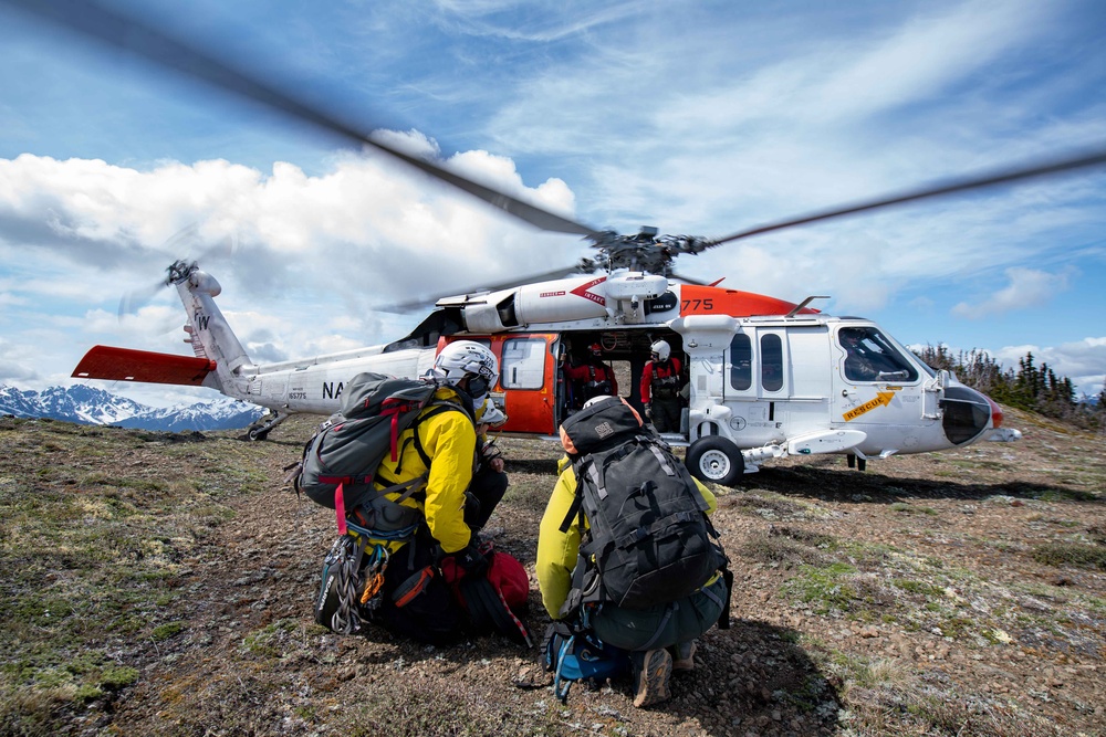 Station Search and Rescue Whidbey Island conducts a training with Jefferson County Search and Rescue