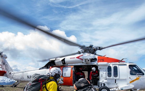 Station Search and Rescue Whidbey Island conducts a training with Jefferson County Search and Rescue