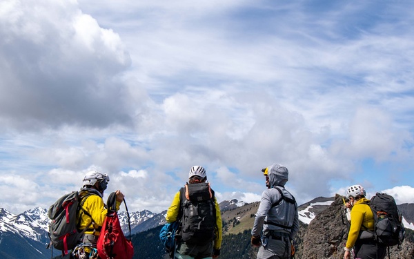 Station Search and Rescue Whidbey Island conducts a training with Jefferson County Search and Rescue