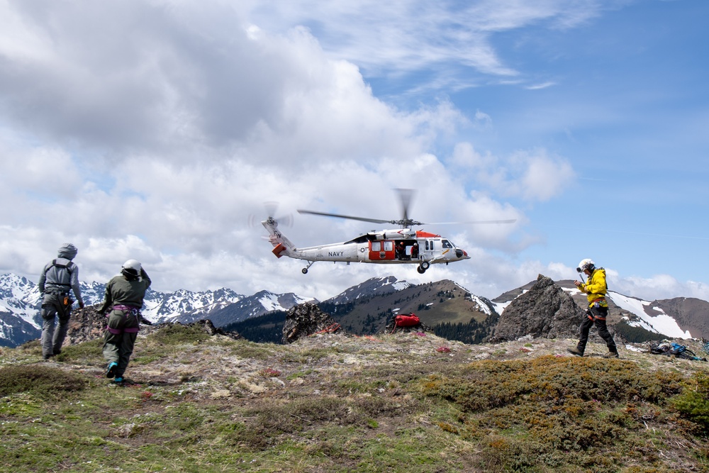 Station Search and Rescue Whidbey Island conducts a training with Jefferson County Search and Rescue