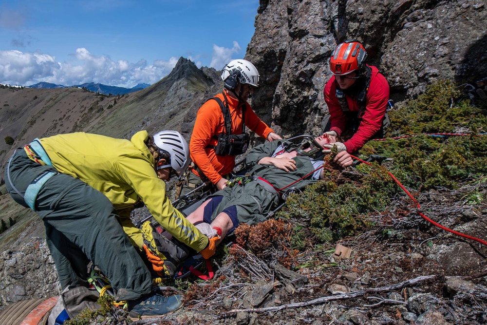 Station Search and Rescue Whidbey Island conducts a training with Jefferson County Search and Rescue