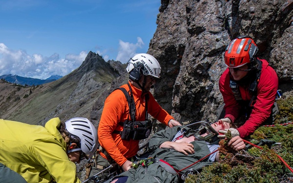 Station Search and Rescue Whidbey Island conducts a training with Jefferson County Search and Rescue
