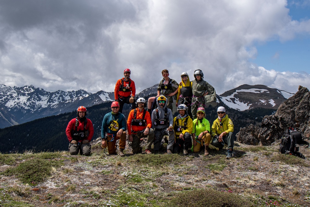 Station Search and Rescue Whidbey Island conducts a training with Jefferson County Search and Rescue