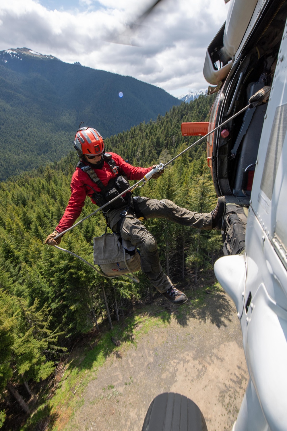 Station Search and Rescue Whidbey Island conducts a training with Jefferson County Search and Rescue