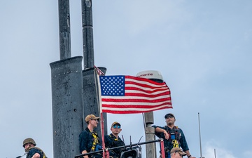 USS Tucson (SSN 770) departs Guam