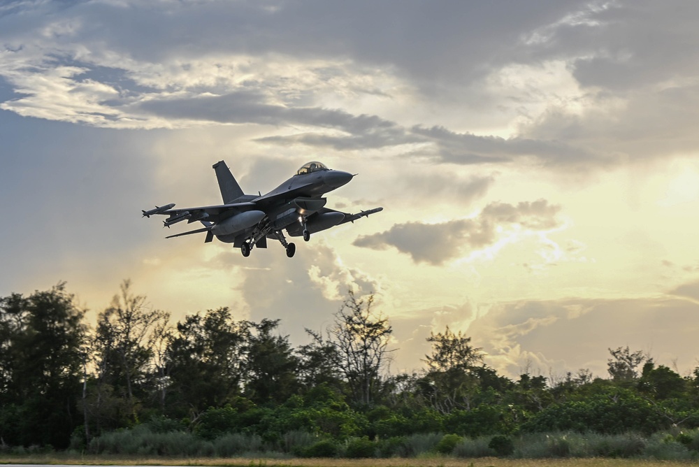 D.C. Air National Guard F-16s arrive in Guam for REFORPAC