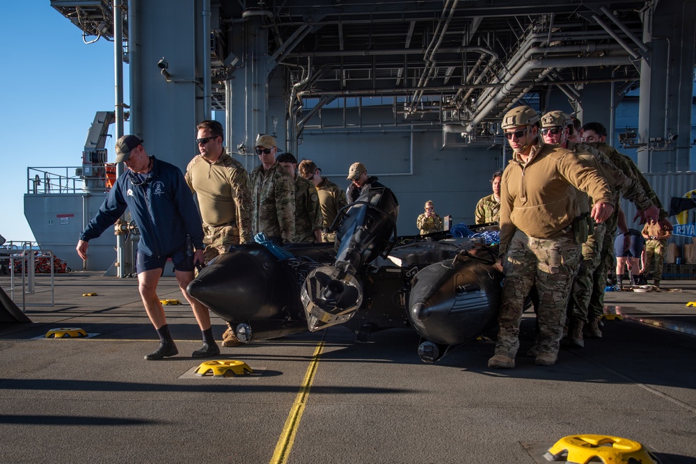 USS John L. Canley, Royal Australian Navy and Royal New Zealand Navy Conduct Small Boat Operations