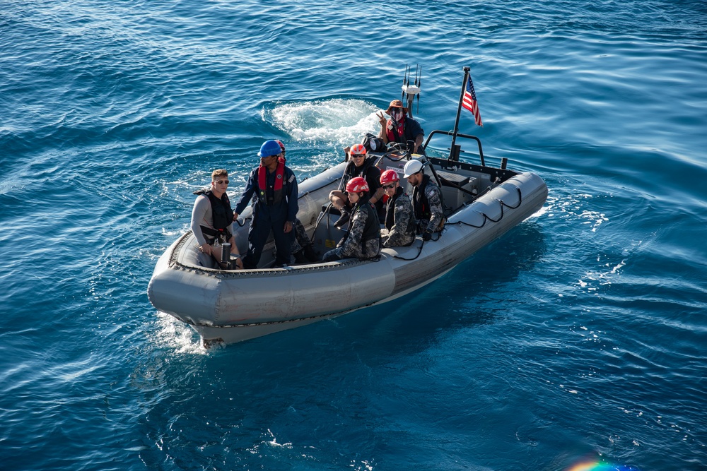 USS John L. Canley, Royal Australian Navy and Royal New Zealand Navy Conduct Small Boat Operations
