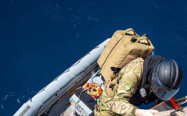 USS John L. Canley, Royal Australian Navy and Royal New Zealand Navy Conduct Small Boat Operations